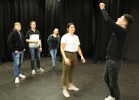 Darstellendes Spiel mit Improtheater